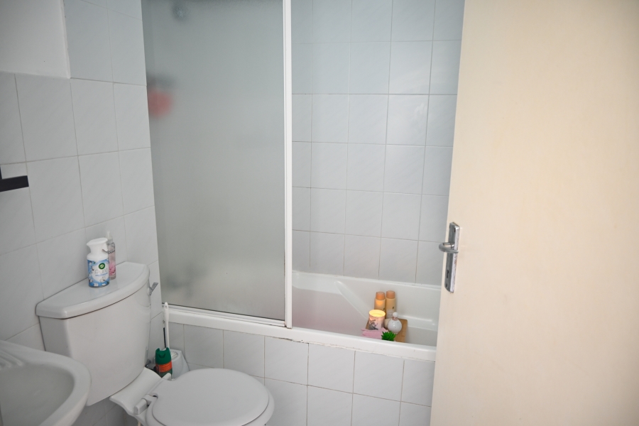 2 Bedroom Property for Sale in Harbour Island Western Cape
